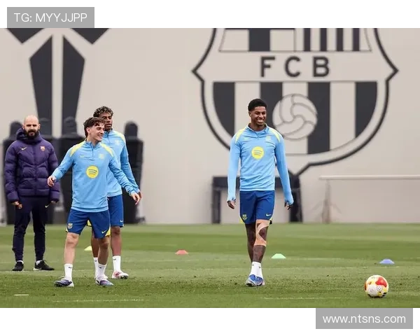 加维随巴萨抵达纽卡安静下榻